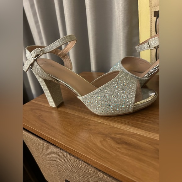 Shoes - Picture 3 of 4